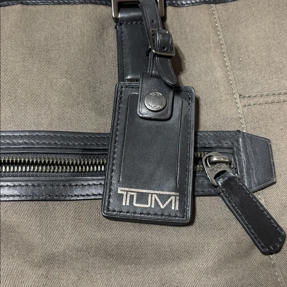 Tumi elegant olive